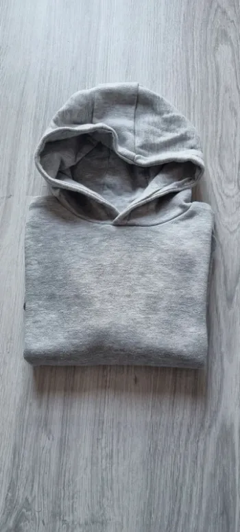 Sweat gris à capuche 6/7ans 120cm