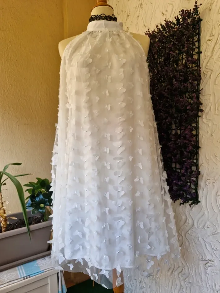 👗 Robe élégante à papillons en relief 🦋 - photo numéro 2