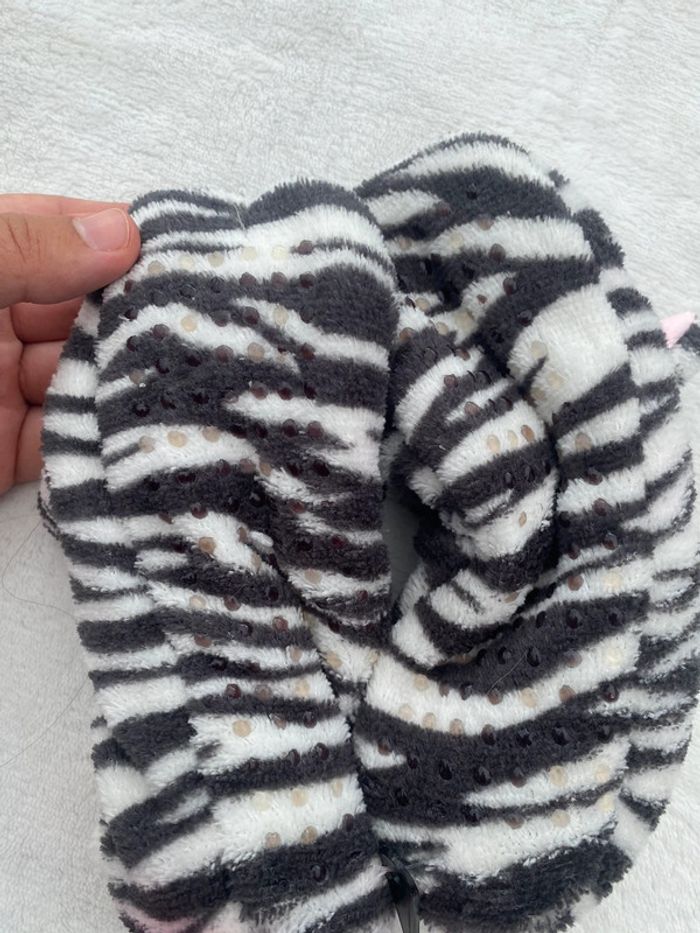 2 paires de chaussons pantoufle 28-30  neuf - photo numéro 4