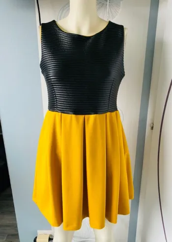 Robe everis taille M bi matière