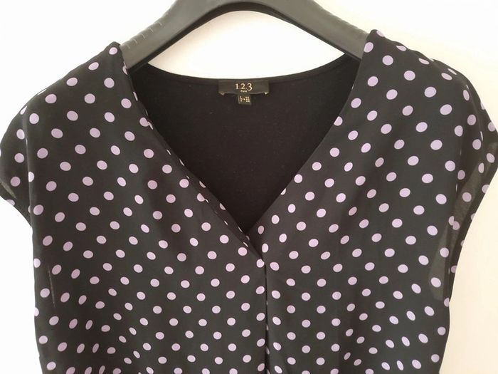 Blouse manches courtes et décolleté V - photo numéro 2