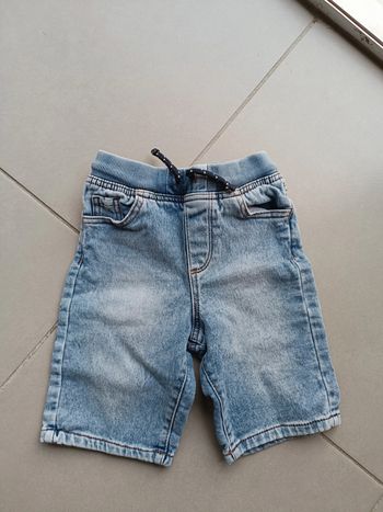 Short en jean taille 7/8 ans