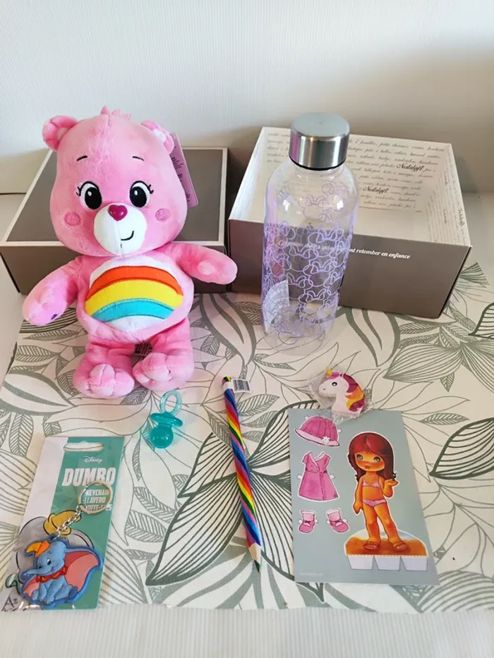 Coffret cadeau Trop mignon femme contenant 7 cadeaux Minnie, Bisounours, Dumbo