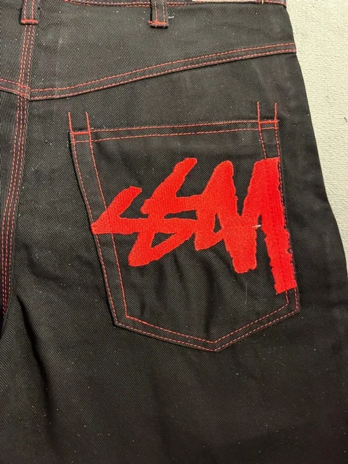 Short/Jort Stussy Embroidered Red Big Logo Back – Taille L - photo numéro 3