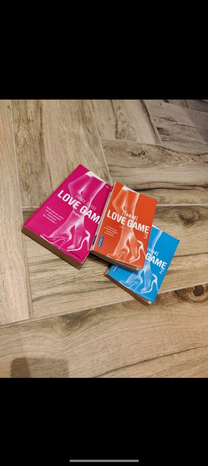 Trilogie love game 
Tome 1 trangled
Tome 2 twisted 
Tome 3 tamed
Auteur Emma Chase