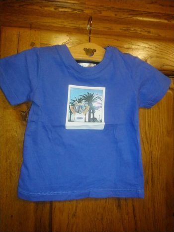 Joli tee shirt bébé garçon manches courtes taille 12 mois en très bon état
