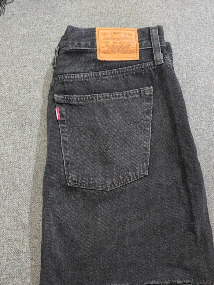Jupe en jean noire Levi’s – Taille 38 – Très bon état - photo numéro 4