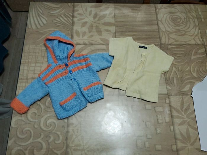 Lot 2 gilets 86 cm