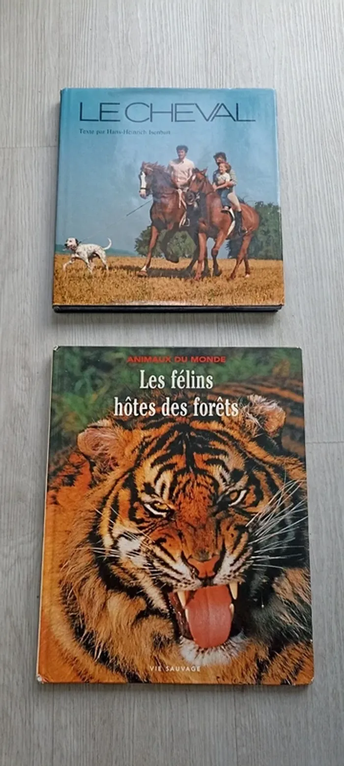 Lot deux livres chevaux et animaux sauvages