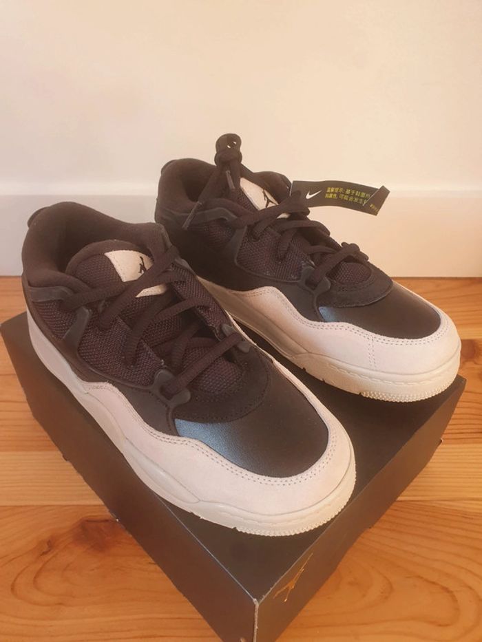 Nike Jordan 4 RM (35) - photo numéro 2