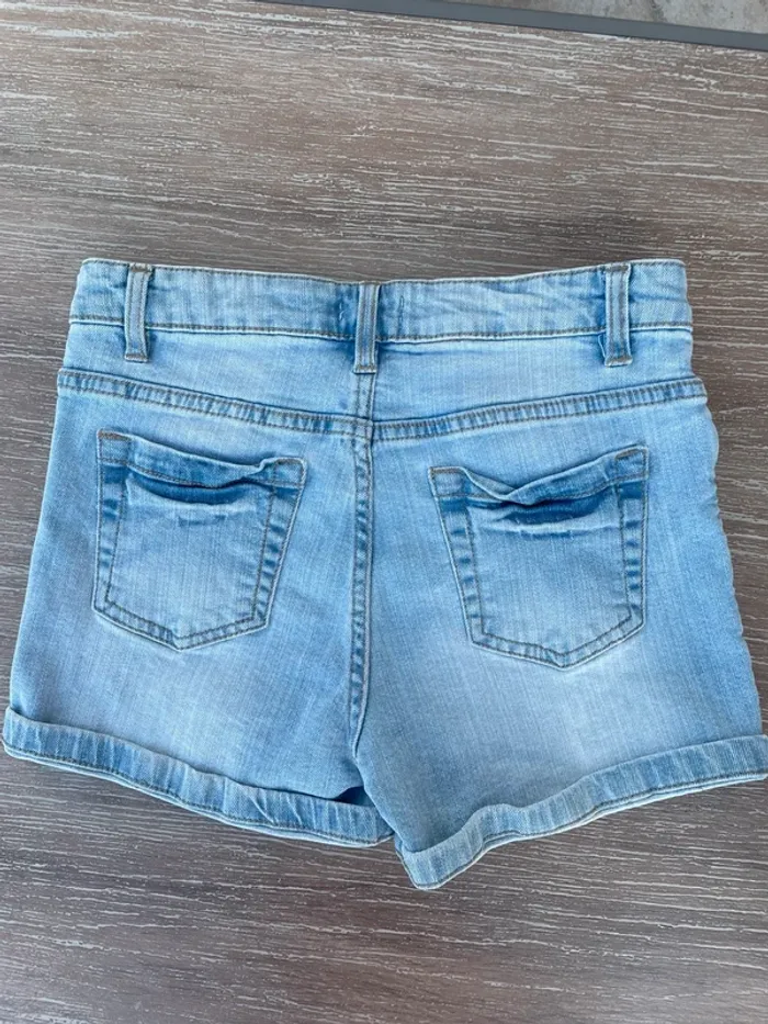 Short fille - photo numéro 3