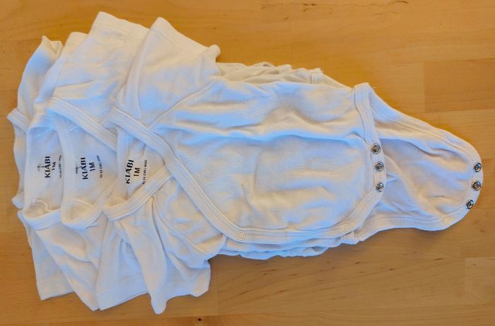 Lot de bodies courts 1 mois - photo numéro 2