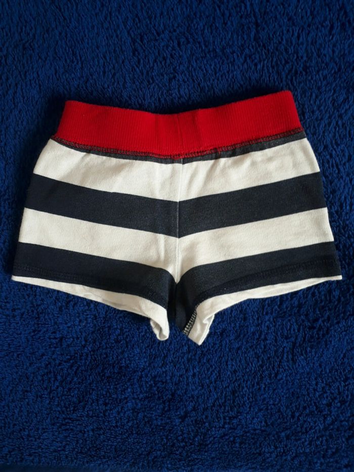 Short 9 mois - photo numéro 2