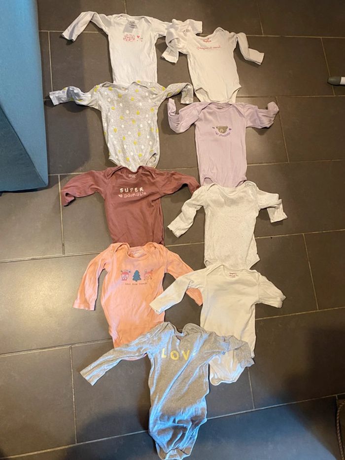 Bodies fille taille 24 mois