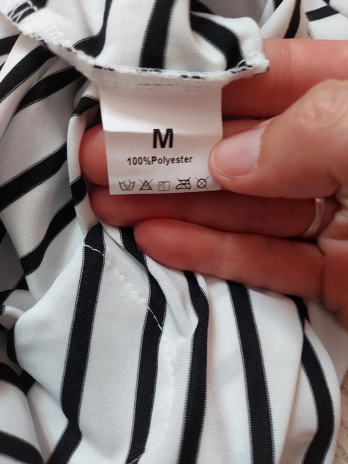 Très jolie haut T 38 neuf - photo numéro 4