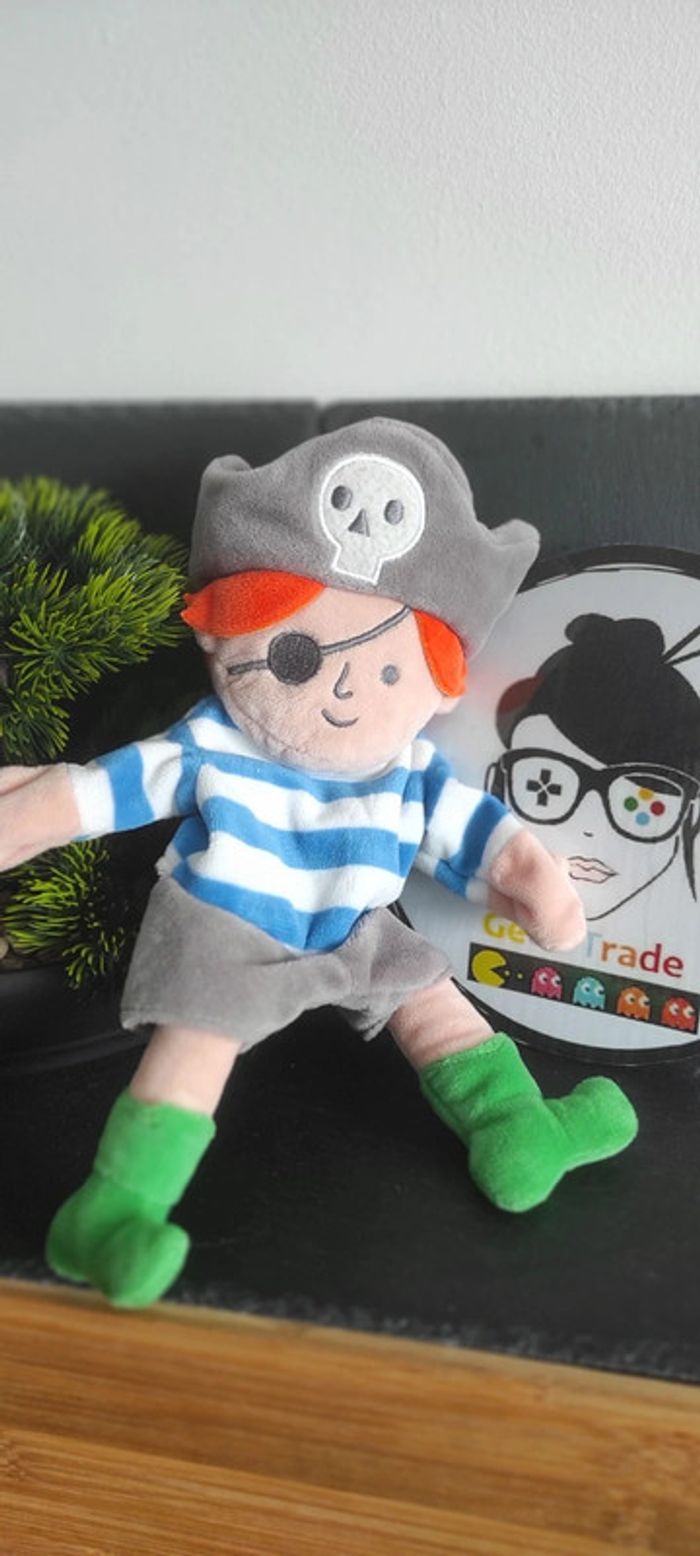 doudou marionnette pirate roux chapeau crane bleu vert rayé hema Rayure Gris