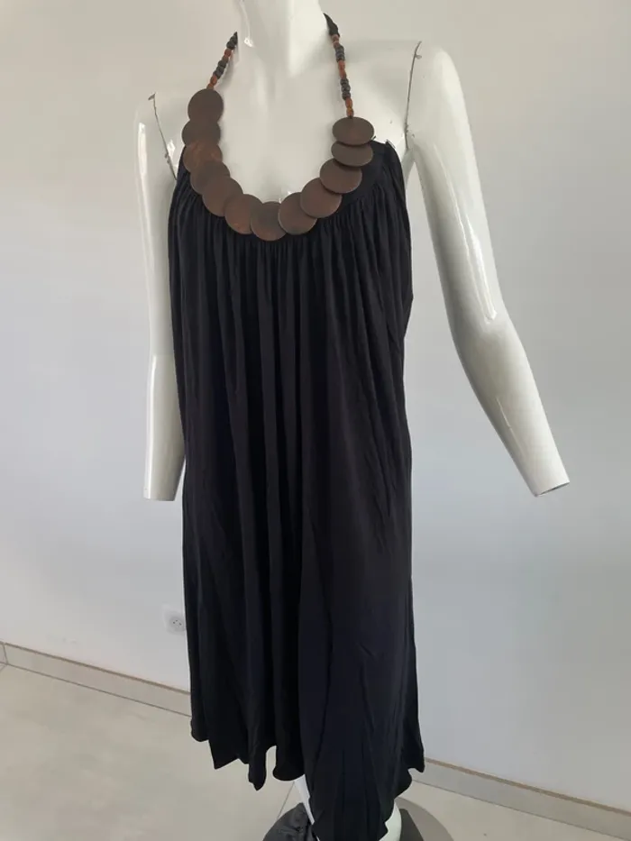 Robe noire - photo numéro 3