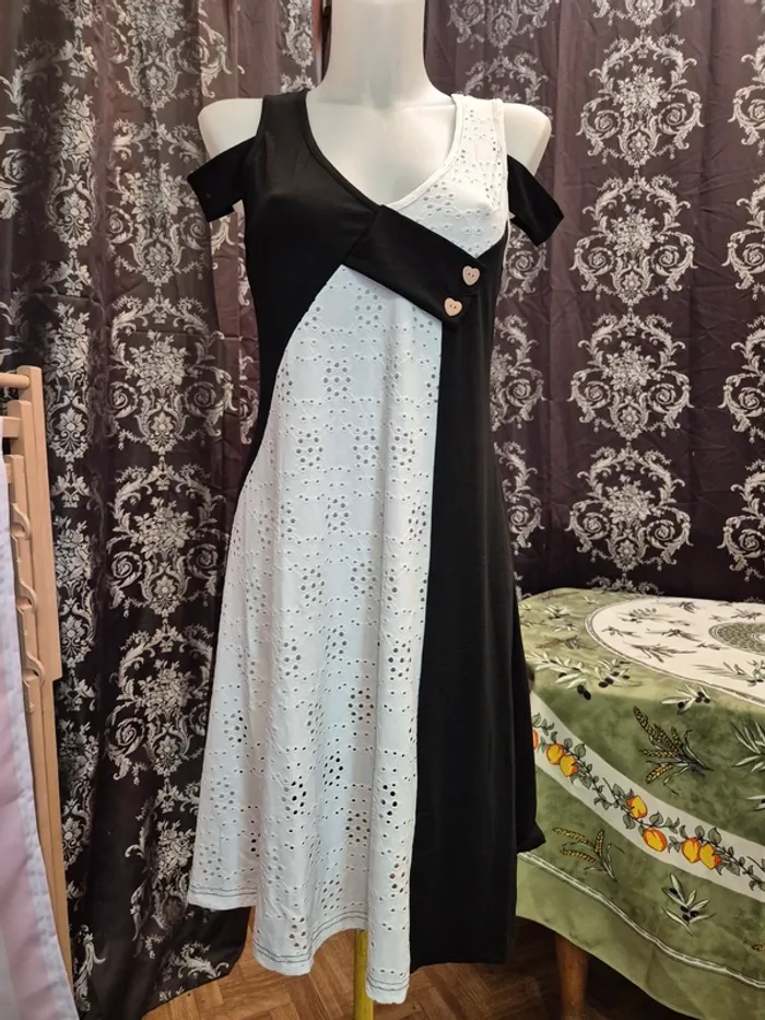 🖤 Robe ample Noire et Blanche🖤 - photo numéro 3