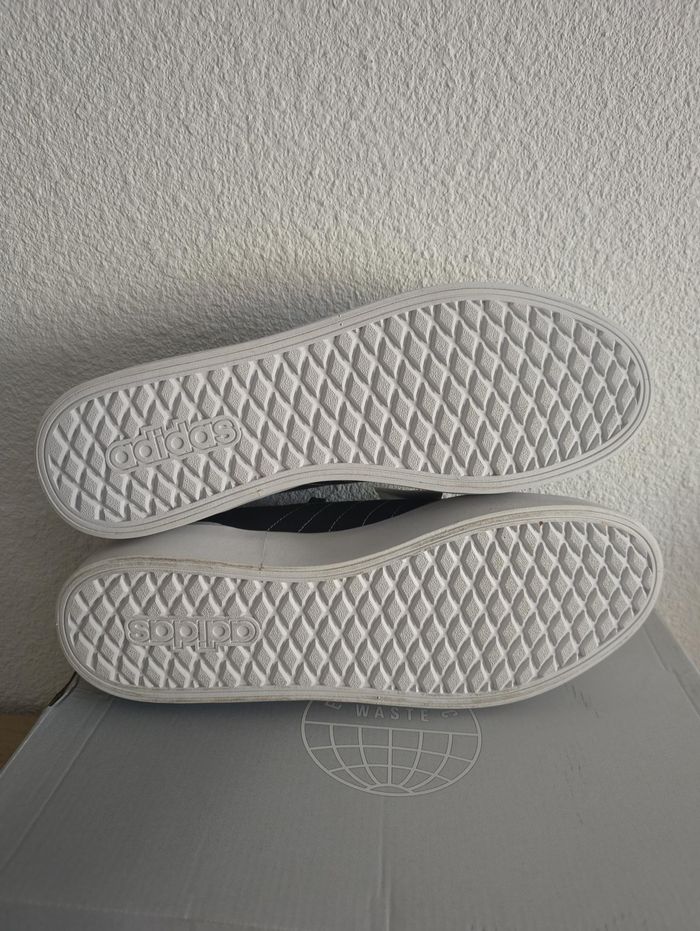 Chaussures baskets sneakers Adidas basse Homme FUTUREVULC noir blanche neuves taille 46 - photo numéro 2