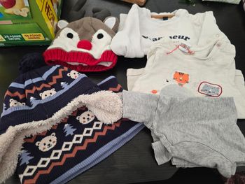 Lot 7 pieces 12 mois