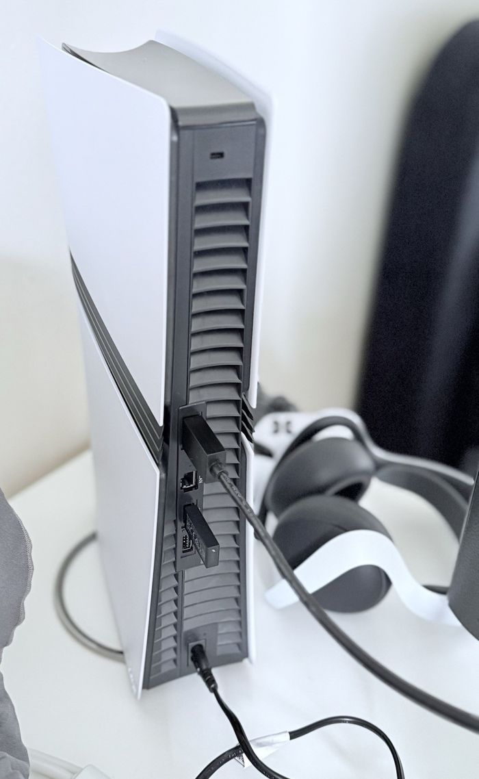 PlayStation 5 Pro avec 4 To, 2 manettes - photo numéro 6