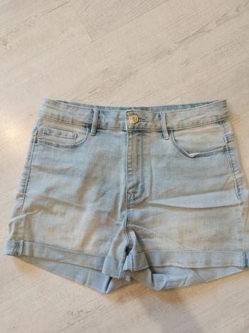 Superbe short en jean Stradivarius taille 40