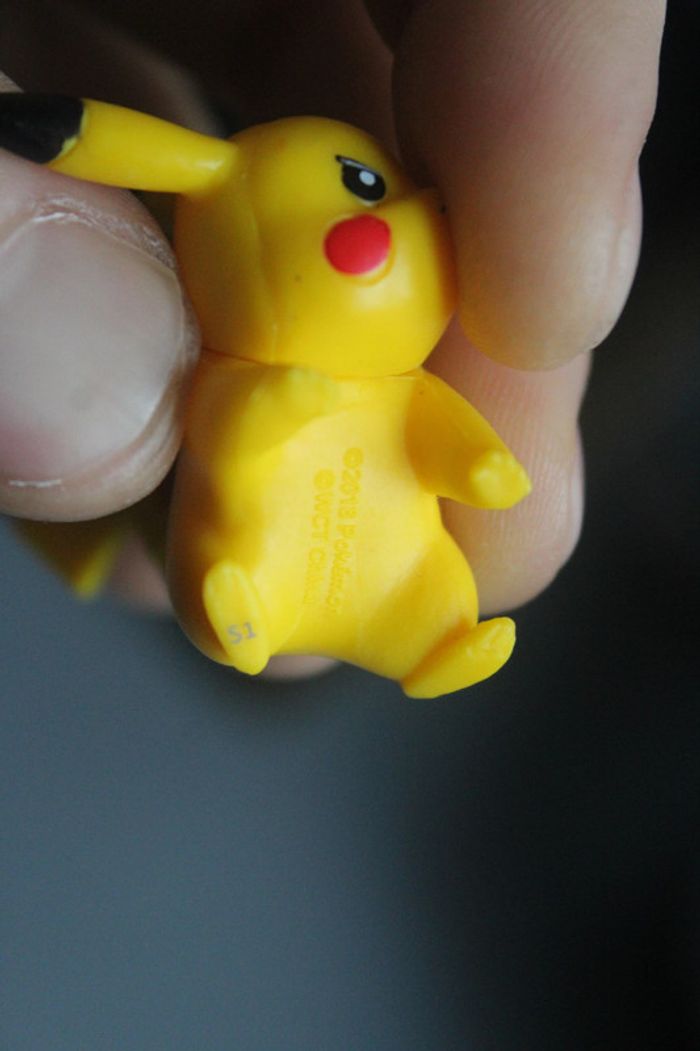 Figurine Pikachu - Pokémon 2018 - photo numéro 4
