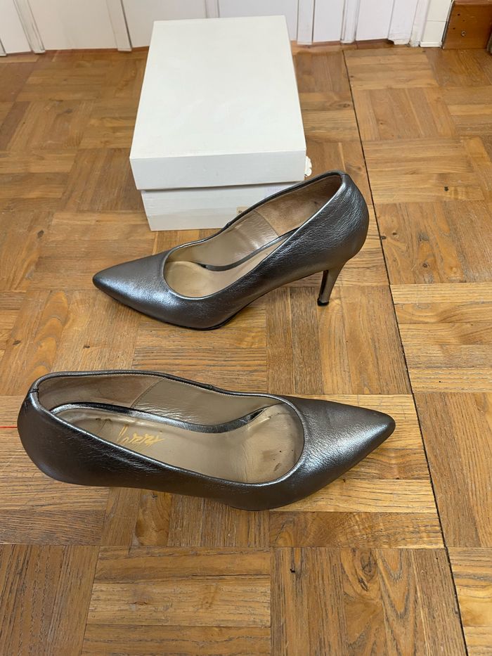 Chaussures grises - photo numéro 5