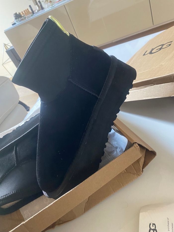 Ugg mini dipper taille 38 porté qu’une seul fois etat neuve - photo numéro 3