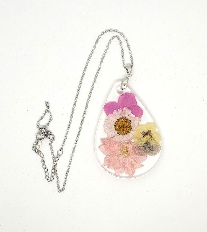 Bijoux création collier fleurs séchées rose mauve