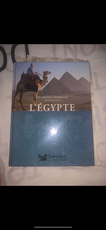 Livre sur les grand voyageurs raconte l’Égypte avec papyrus