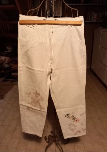 Pantacourt blanc brodé(T.38)