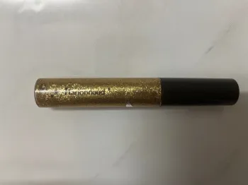 Mascara topcoat scintillant doré