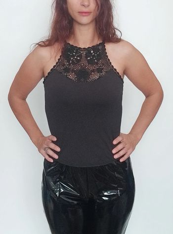 Top noir décolleté crochet taille 42