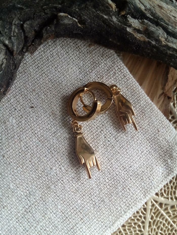 Boucles d'oreilles mains dorées - photo numéro 2