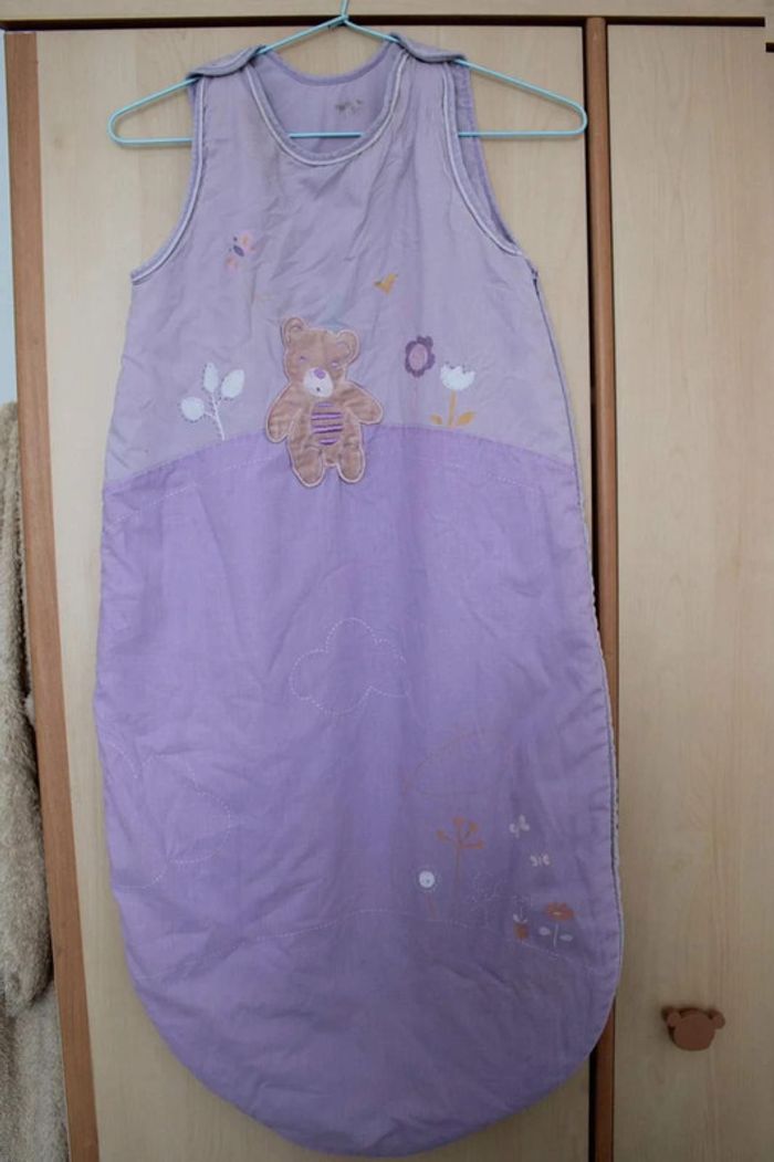 Gigoteuse  violette  avec  dessin  nounours