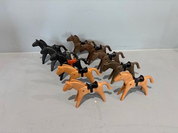Playmobil Lot de 10 chevaux vintage  Avec selles 3 noirs 4 marrons foncés  3 marrons clairs