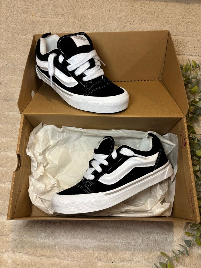 Vans Knu Skool Noir et Blanche - Neuve - Taille 36.5 Femme