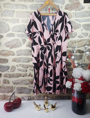 Robe manches courtes noir et rose Femme taille 52 marque Missguided 🌹