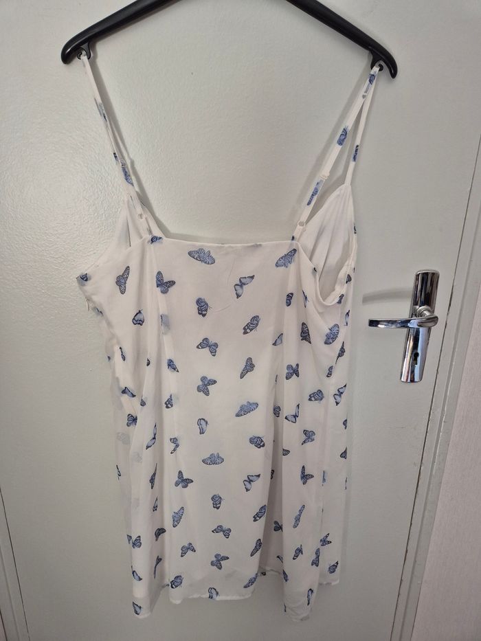 Magnifique robe taille 44 fermeture sur le cote avec papillon - photo numéro 8