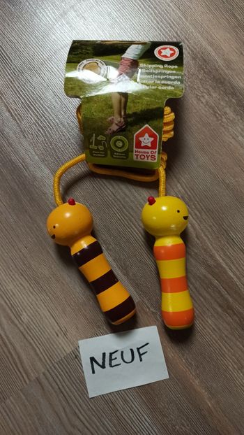 Corde à sauter en bois neuve