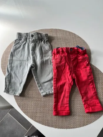 2 pantalons taille 3 mois