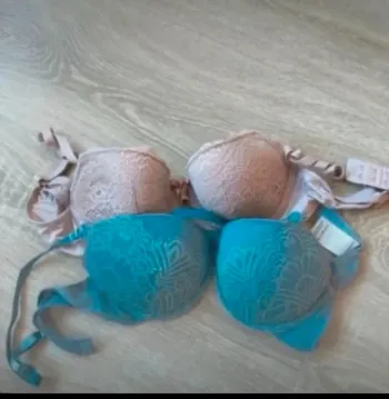 Lot de 2 soutiens gorge Bruno Banani taille 75 B