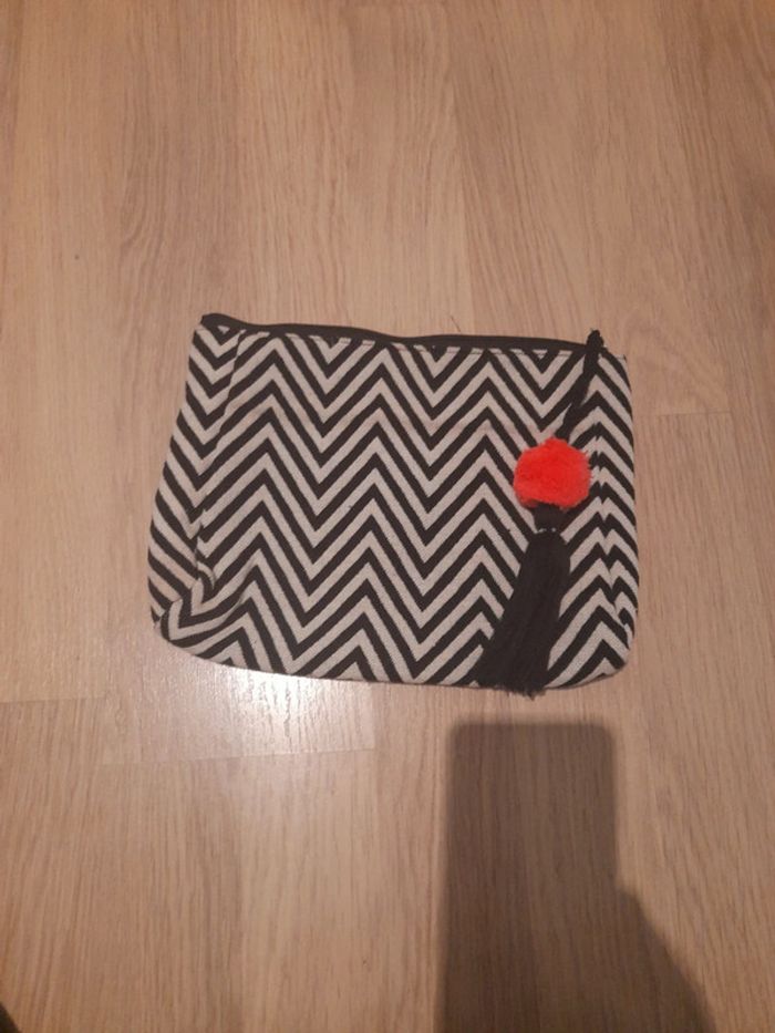 Pochette missguided