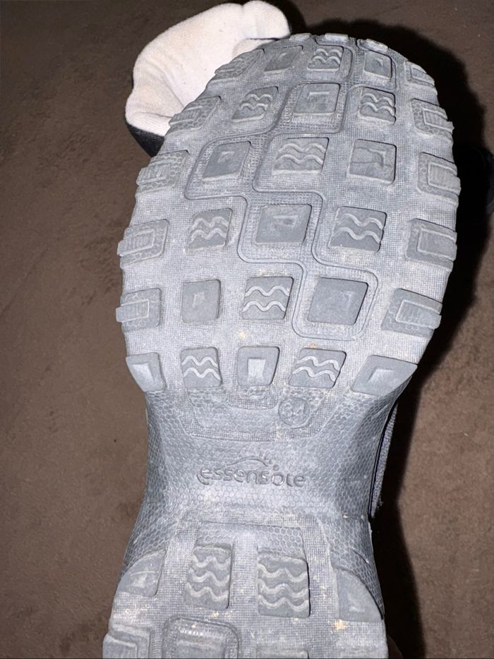 Bottes Chaussures de neige noir taille 34 Quechua en très bon état - photo numéro 6