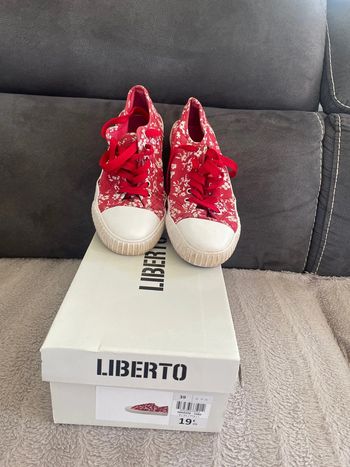 Chaussures tennis en toile rouge T39 Liberto