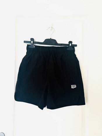 Short neuf