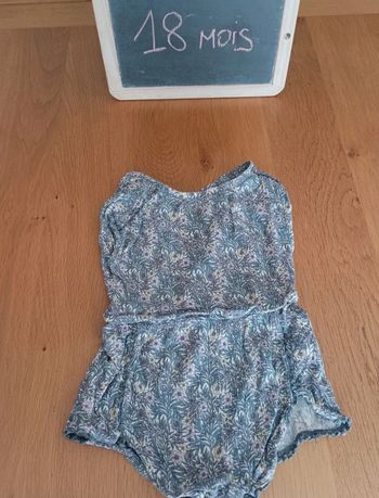 Combishort IKKS taille 18 mois en très bon état