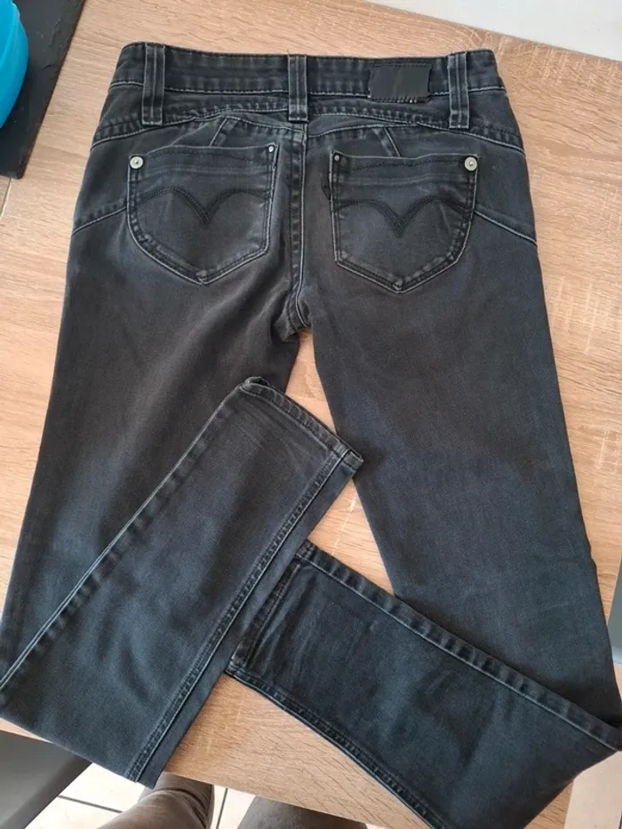 Jean Levis demi curve taille 25 - photo numéro 4