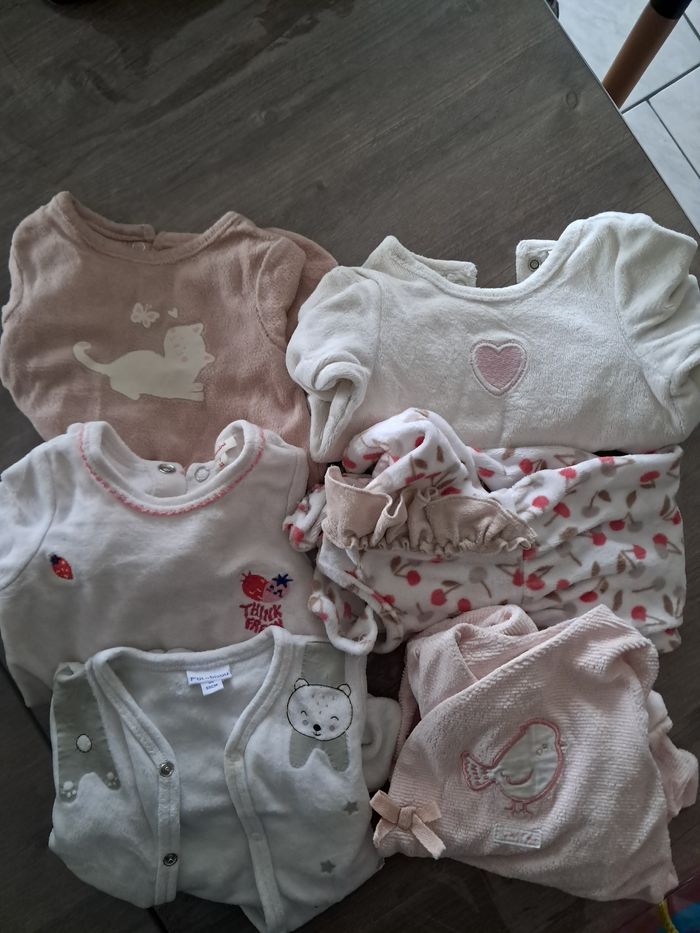 Lot de 31 vêtements bébé taille 1 mois - photo numéro 3